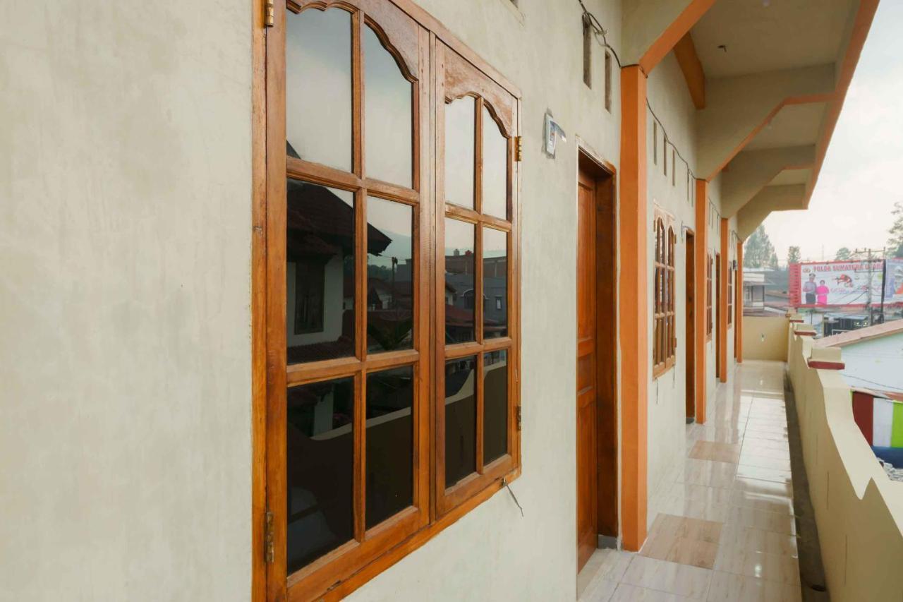Reddoorz Near Bukit Kubu Berastagi Hotel Buitenkant foto